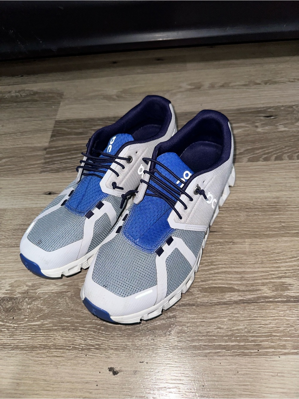 On Running Women’s size 9 Sneakers in Gray and Blue